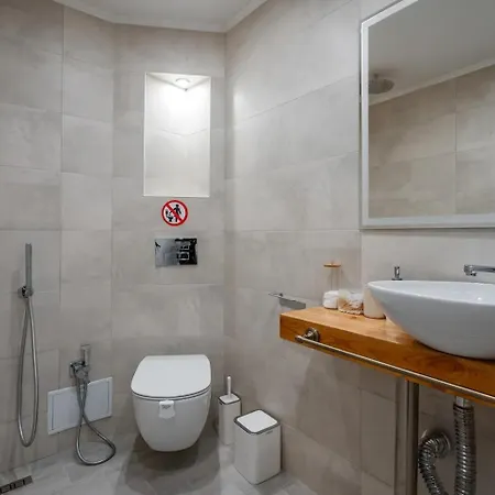 2-bedroom Flat - Sunny Balcony Apartman