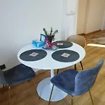 Sunny Balcony 2br Center *