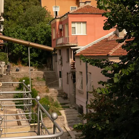 2-bedroom Flat - Sunny Balcony *