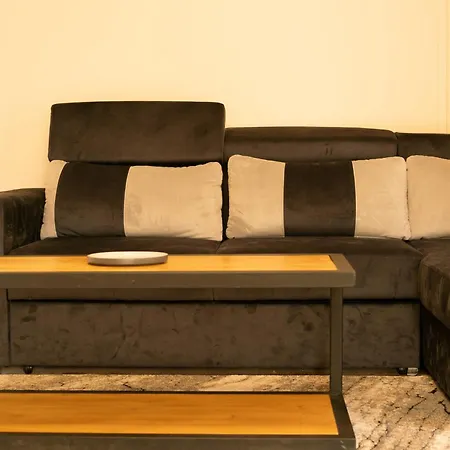 Apartament 2-bedroom Flat - Sunny Balcony