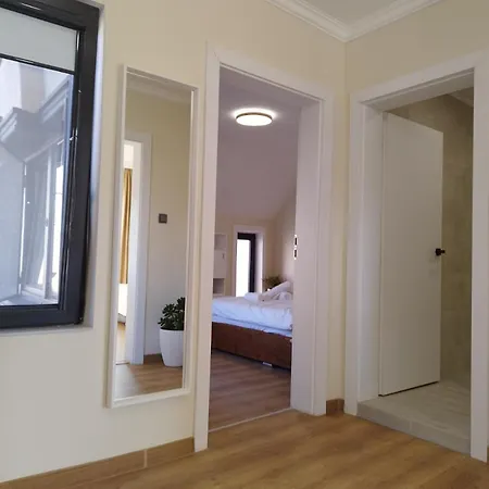 Appartamento 2-bedroom Flat - Sunny Balcony