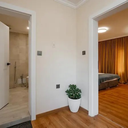 Sunny Balcony 2br Center *