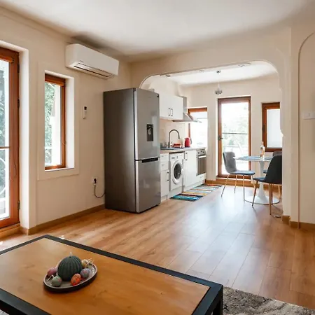 2-bedroom Flat - Sunny Balcony Apartament *