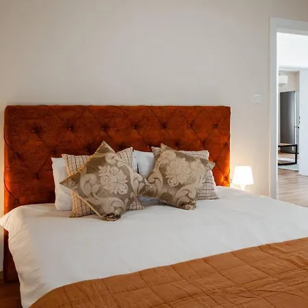 Apartament 2-bedroom Flat - Sunny Balcony