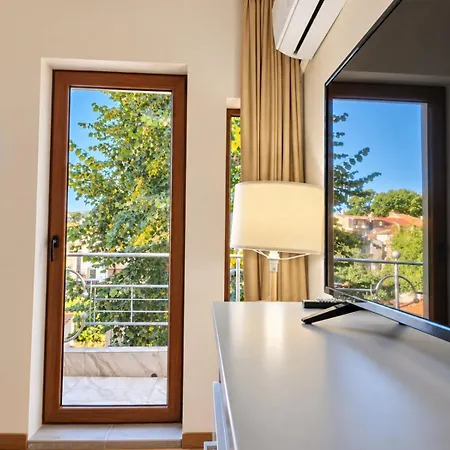 Apartment Sunny Balcony 2br Center *