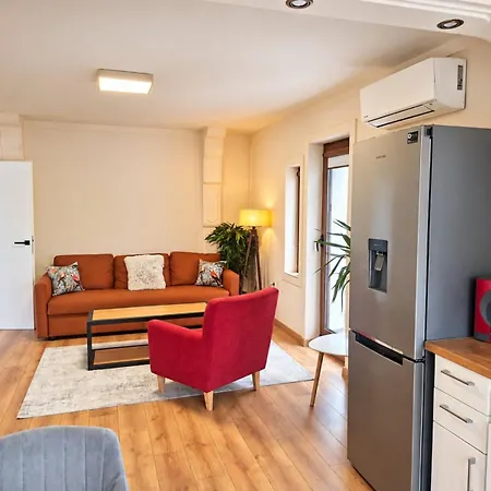 Apartment Sunny Balcony 2br Center