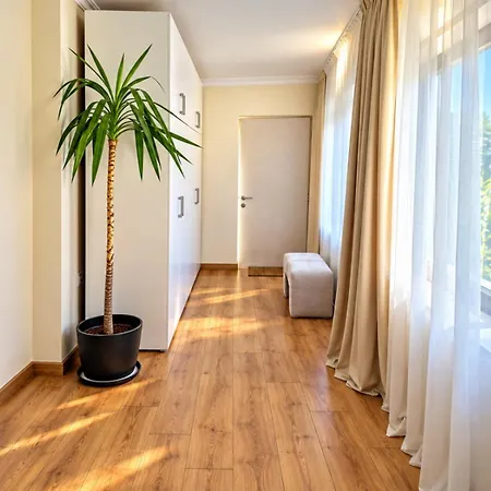 Sunny Balcony 2br Center Apartment *