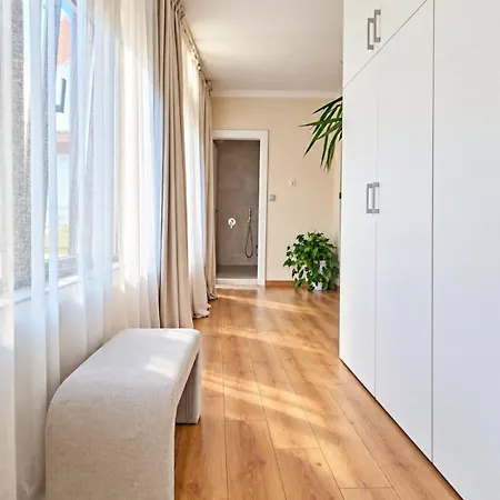 Apartment Sunny Balcony 2br Center Plowdiw