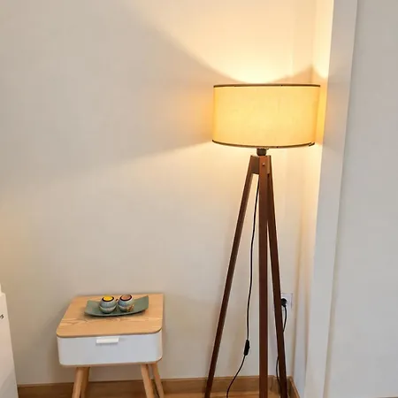 Sunny Balcony 2br Center Apartment *