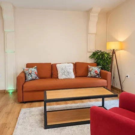 Apartment Sunny Balcony 2br Center
