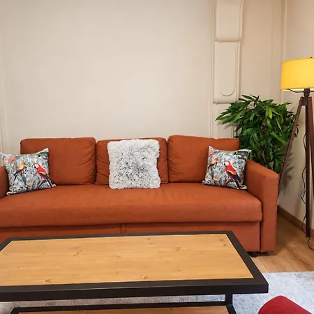 Sunny Balcony 2br Center Apartment *
