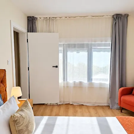 Sunny Balcony 2br Center Apartment Plowdiw